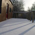 Tiny House Les Jours Heureux Sejour Nature Pres De Dinant Et Des Lacs De L Eau D Heure Lodge *