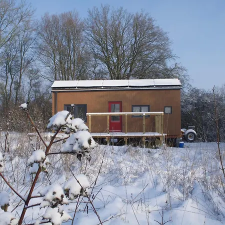 Tiny House Les Jours Heureux Sejour Nature Pres De Dinant Et Des Lacs De L Eau D Heure אכסניה *