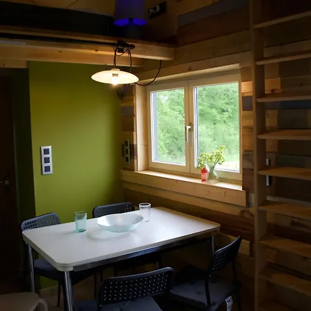 Tiny House Les Jours Heureux Sejour Nature Pres De Dinant Et Des Lacs De L Eau D Heure Lodge