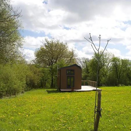 Gerendaház Tiny House Les Jours Heureux Sejour Nature Pres De Dinant Et Des Lacs De L Eau D Heure