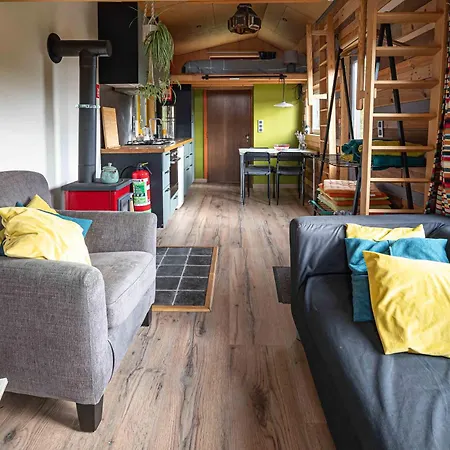 Lodge Tiny House Les Jours Heureux Sejour Nature Pres De Dinant Et Des Lacs De L Eau D Heure Villers-le-Gambon