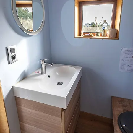 אכסניה Tiny House Les Jours Heureux Sejour Nature Pres De Dinant Et Des Lacs De L Eau D Heure