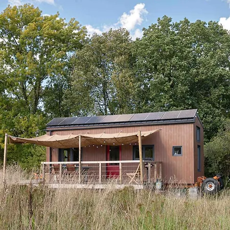 Tiny House Les Jours Heureux Sejour Nature Pres De Dinant Et Des Lacs De L Eau D Heure אכסניה *
