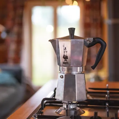 Tiny House Les Jours Heureux Sejour Nature Pres De Dinant Et Des Lacs De L Eau D Heure Lodge