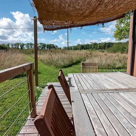 Tiny House Les Jours Heureux Sejour Nature Pres De Dinant Et Des Lacs De L Eau D Heure אכסניה *