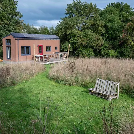 Tiny House Les Jours Heureux Sejour Nature Pres De Dinant Et Des Lacs De L Eau D Heure אכסניה *
